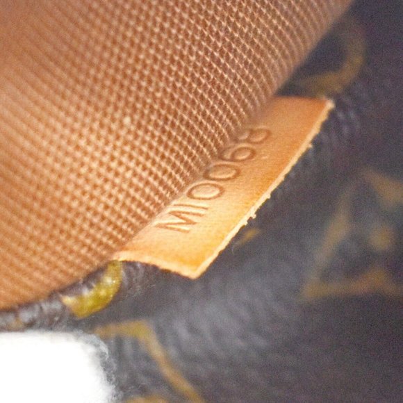 Authenticity guaranteed LOUIS VUITTON Messenger Bosphore PM Shoulder Bag - Picture 16 of 16